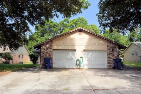 Commercial property in Ocoee, Florida 4 bedrooms, 182.46 sq.m. № 2210232