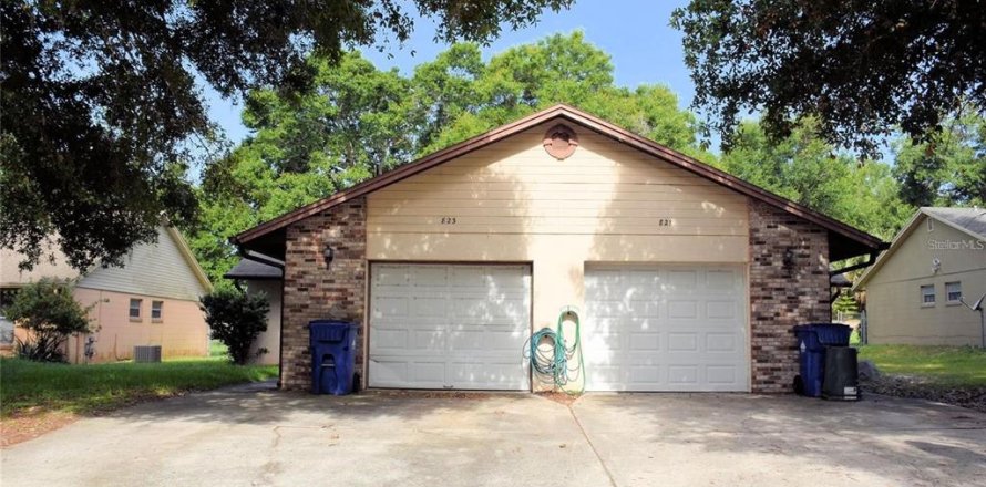 Commercial property in Ocoee, Florida 4 bedrooms, 182.46 sq.m. № 2210232