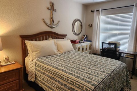 Condo in Bradenton, Florida, 2 bedrooms № 2103654 - photo 12