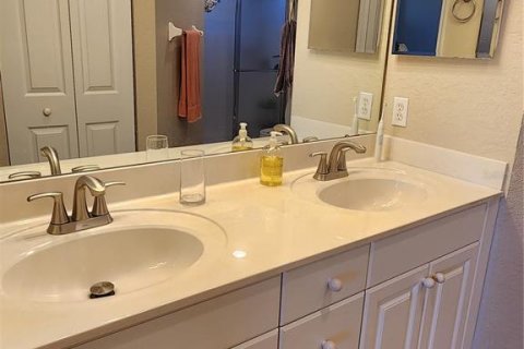 Condo in Bradenton, Florida, 2 bedrooms № 2103654 - photo 10