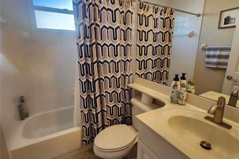 Condo in Bradenton, Florida, 2 bedrooms № 2103654 - photo 13