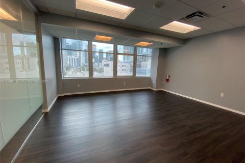 Commercial property in Miami, Florida № 2082114 - photo 12