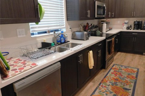 House in Homestead, Florida 4 bedrooms, 179.86 sq.m. № 1854930 - photo 5