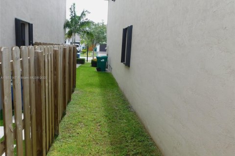 House in Homestead, Florida 4 bedrooms, 179.86 sq.m. № 1854930 - photo 12