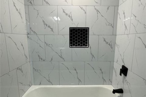 Villa ou maison à louer à Largo, Floride: 4 chambres, 125.05 m2 № 2092235 - photo 7