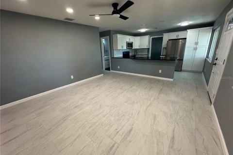 Villa ou maison à louer à Largo, Floride: 4 chambres, 125.05 m2 № 2092235 - photo 4