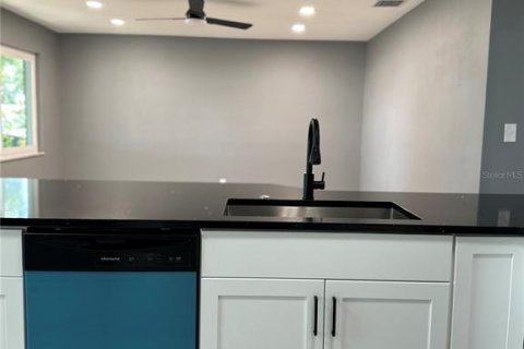 Villa ou maison à louer à Largo, Floride: 4 chambres, 125.05 m2 № 2092235 - photo 10