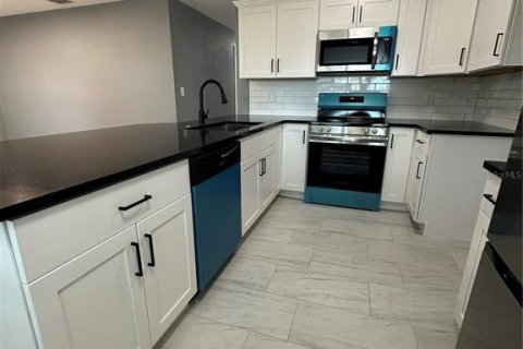 Villa ou maison à louer à Largo, Floride: 4 chambres, 125.05 m2 № 2092235 - photo 5