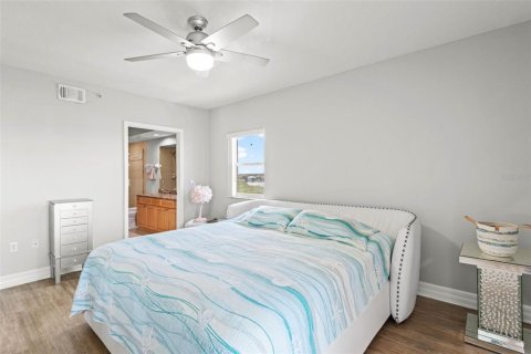 Condominio en venta en New Port Richey, Florida, 2 dormitorios, 130.99 m2 № 1745336 - foto 18