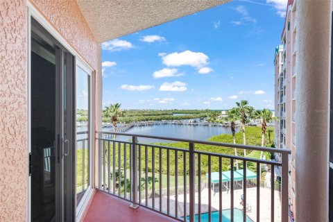 Condominio en venta en New Port Richey, Florida, 2 dormitorios, 130.99 m2 № 1745336 - foto 3