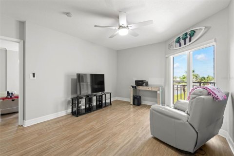 Condominio en venta en New Port Richey, Florida, 2 dormitorios, 130.99 m2 № 1745336 - foto 14