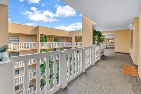 Copropriété à vendre à Saint Pete Beach, Floride: 2 chambres, 136.57 m2 № 2221113 - photo 4