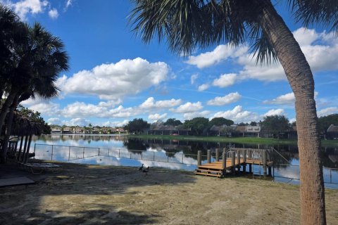 Copropriété à vendre à Pembroke Pines, Floride: 1 chambre, 76.27 m2 № 2154184 - photo 23