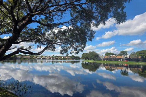 Copropriété à vendre à Pembroke Pines, Floride: 1 chambre, 76.27 m2 № 2154184 - photo 1