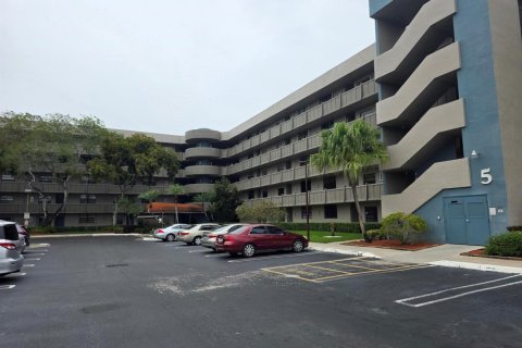 Copropriété à vendre à Pembroke Pines, Floride: 1 chambre, 76.27 m2 № 2154184 - photo 24