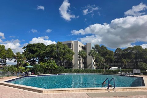 Copropriété à vendre à Pembroke Pines, Floride: 1 chambre, 76.27 m2 № 2154184 - photo 11