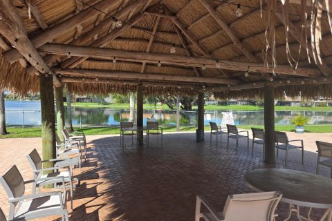Copropriété à vendre à Pembroke Pines, Floride: 1 chambre, 76.27 m2 № 2154184 - photo 12