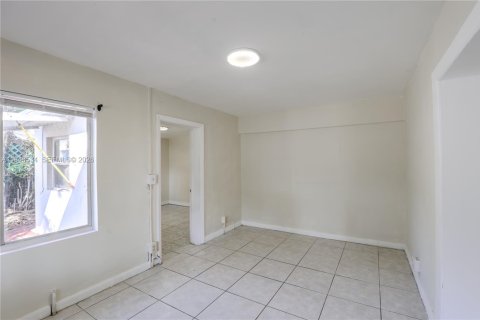 Condominio en alquiler en North Miami Beach, Florida, 3 dormitorios, 68.28 m2 № 2007795 - foto 7