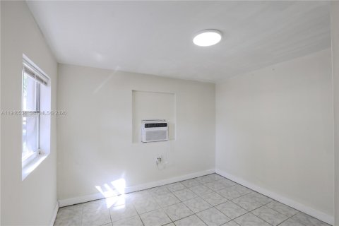 Condominio en alquiler en North Miami Beach, Florida, 3 dormitorios, 68.28 m2 № 2007795 - foto 10