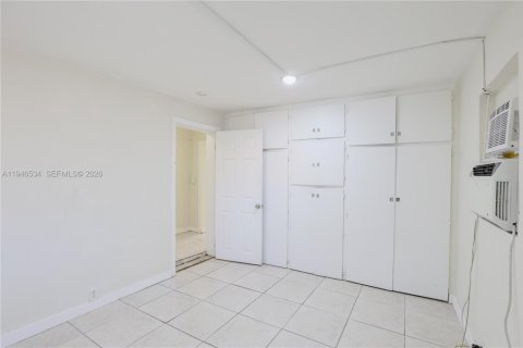 Condominio en alquiler en North Miami Beach, Florida, 3 dormitorios, 68.28 m2 № 2007795 - foto 13