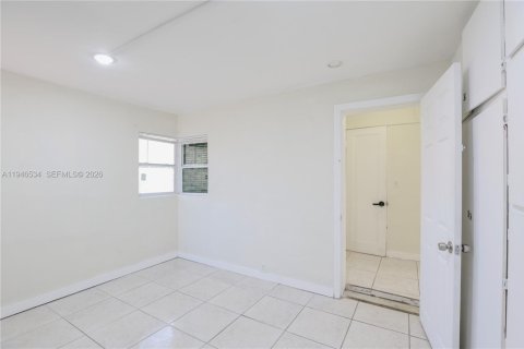 Condominio en alquiler en North Miami Beach, Florida, 3 dormitorios, 68.28 m2 № 2007795 - foto 12