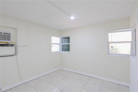 Condominio en alquiler en North Miami Beach, Florida, 3 dormitorios, 68.28 m2 № 2007795 - foto 11