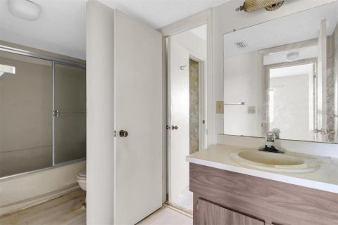 Condo in Port Richey, Florida, 2 bedrooms  № 1851693 - photo 13