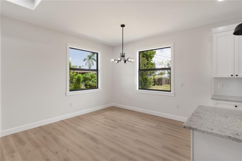 House in Venice, Florida 3 bedrooms, 141.4 sq.m. № 2228282 - photo 10