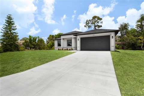 House in Venice, Florida 3 bedrooms, 141.4 sq.m. № 2228282 - photo 3