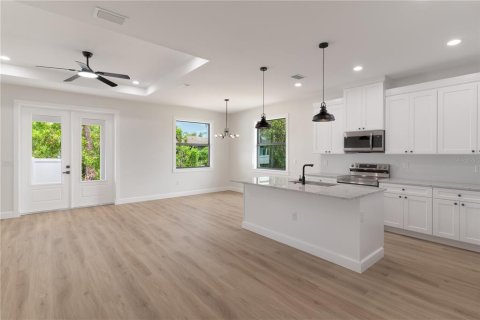 House in Venice, Florida 3 bedrooms, 141.4 sq.m. № 2228282 - photo 11