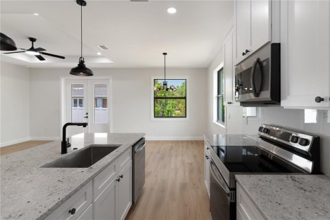 House in Venice, Florida 3 bedrooms, 141.4 sq.m. № 2228282 - photo 6