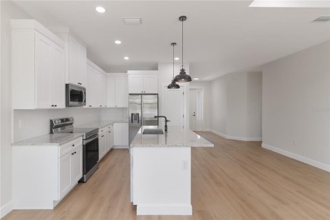 House in Venice, Florida 3 bedrooms, 141.4 sq.m. № 2228282 - photo 8