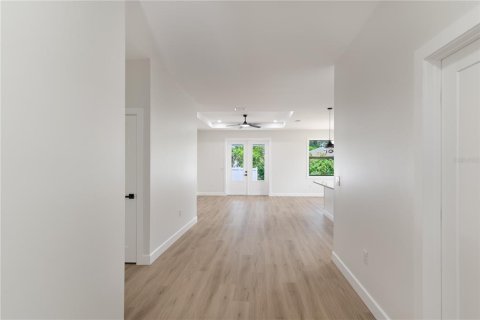 House in Venice, Florida 3 bedrooms, 141.4 sq.m. № 2228282 - photo 4