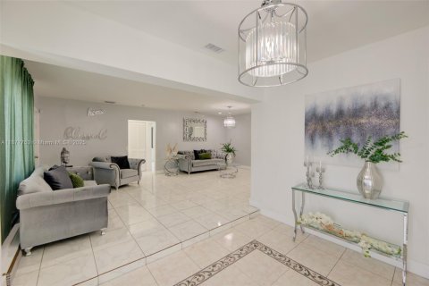 Villa ou maison à vendre à Opa-locka, Floride: 3 chambres, 150.13 m2 № 1896050 - photo 13