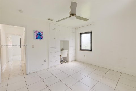 Villa ou maison à vendre à Opa-locka, Floride: 3 chambres, 150.13 m2 № 1896050 - photo 9