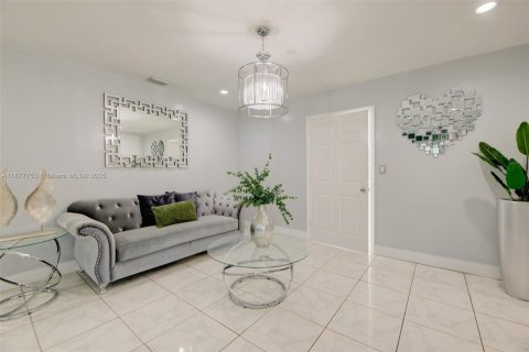 Villa ou maison à vendre à Opa-locka, Floride: 3 chambres, 150.13 m2 № 1896050 - photo 5