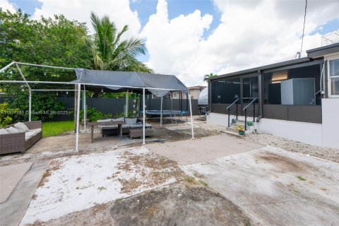 Villa ou maison à vendre à Opa-locka, Floride: 3 chambres, 150.13 m2 № 1896050 - photo 27