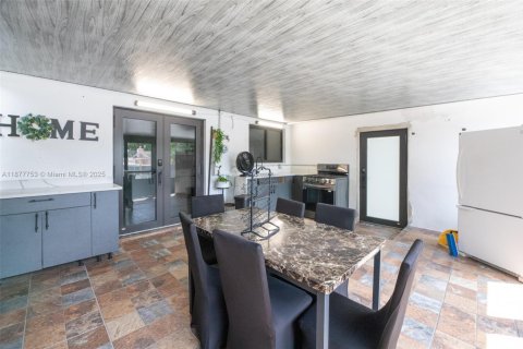 Villa ou maison à vendre à Opa-locka, Floride: 3 chambres, 150.13 m2 № 1896050 - photo 29