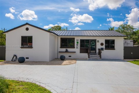 Villa ou maison à vendre à Opa-locka, Floride: 3 chambres, 150.13 m2 № 1896050 - photo 2