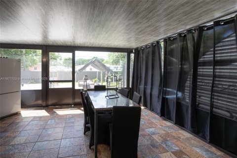 Villa ou maison à vendre à Opa-locka, Floride: 3 chambres, 150.13 m2 № 1896050 - photo 24