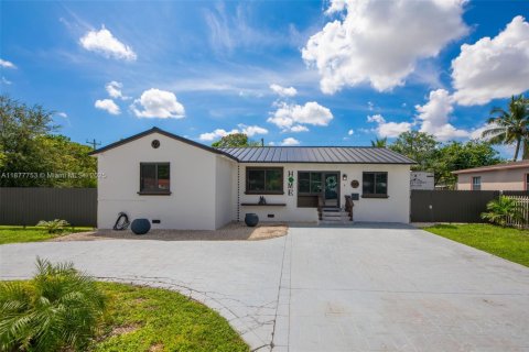 Villa ou maison à vendre à Opa-locka, Floride: 3 chambres, 150.13 m2 № 1896050 - photo 1