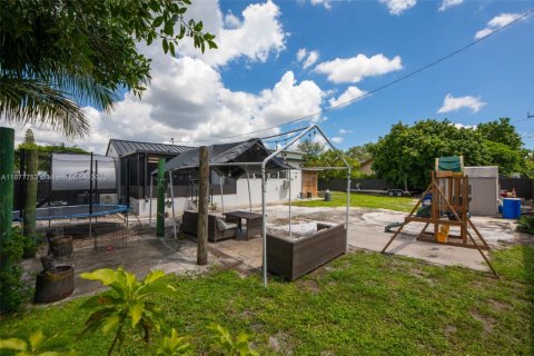 Villa ou maison à vendre à Opa-locka, Floride: 3 chambres, 150.13 m2 № 1896050 - photo 17