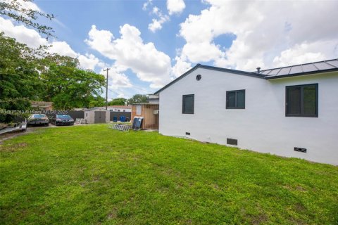 Villa ou maison à vendre à Opa-locka, Floride: 3 chambres, 150.13 m2 № 1896050 - photo 25