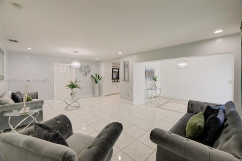 Villa ou maison à vendre à Opa-locka, Floride: 3 chambres, 150.13 m2 № 1896050 - photo 26