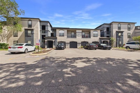Condo in Temple Terrace, Florida, 2 bedrooms № 2350165