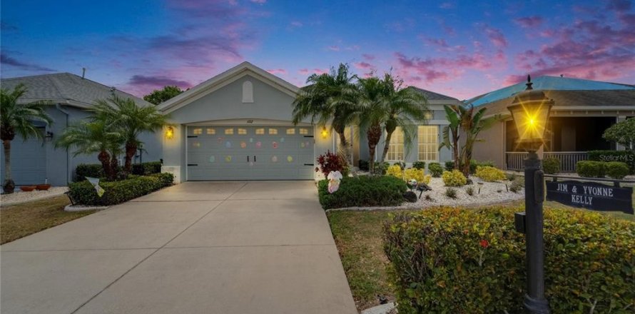 House in Sun City Center, Florida 2 bedrooms, 179.86 sq.m. № 1626156