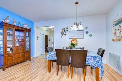 Casa en venta en Zephyrhills, Florida, 4 dormitorios, 179.21 m2 № 2230997 - foto 5