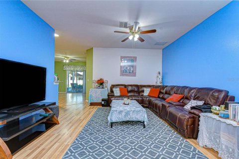 Casa en venta en Zephyrhills, Florida, 4 dormitorios, 179.21 m2 № 2230997 - foto 18