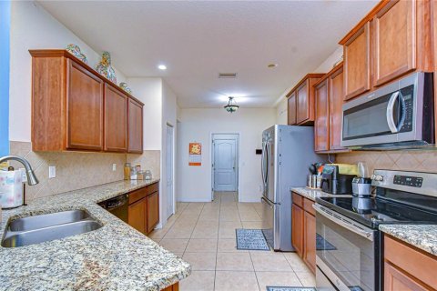 Casa en venta en Zephyrhills, Florida, 4 dormitorios, 179.21 m2 № 2230997 - foto 11