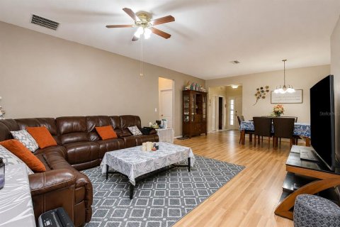 Casa en venta en Zephyrhills, Florida, 4 dormitorios, 179.21 m2 № 2230997 - foto 16